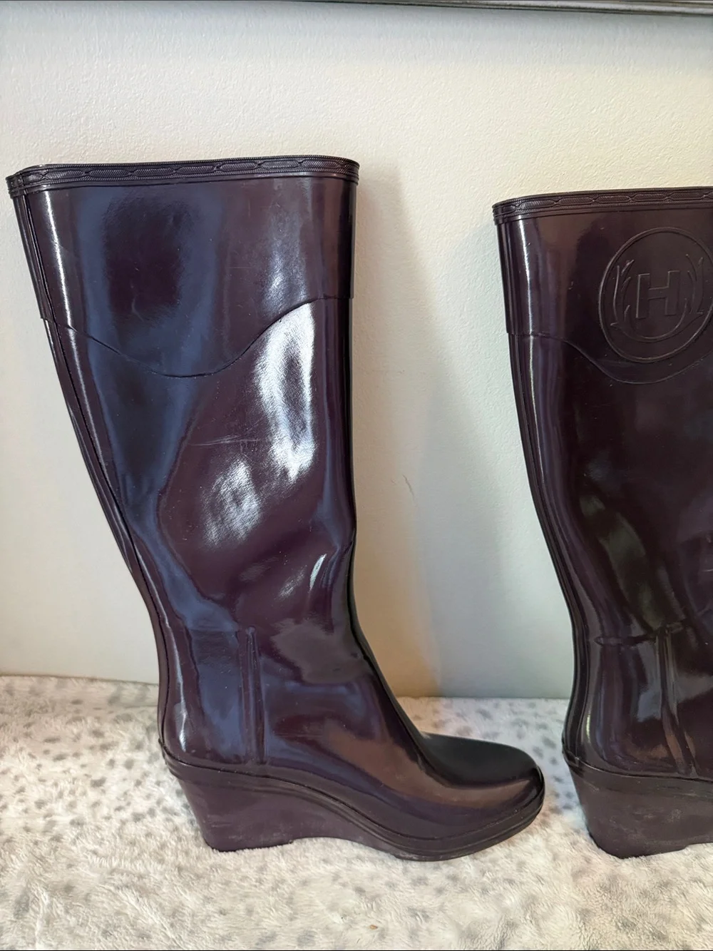 Hunter Wedge Rain Boots in Dark Plum